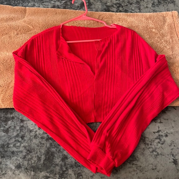 Red crop long sleeve - Picture 1 of 3